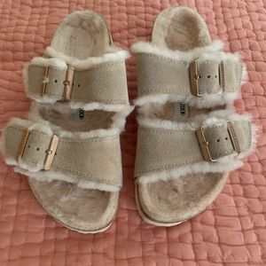 BIRKENSTOCK Arizona Genuine Shearling Slide Sandal